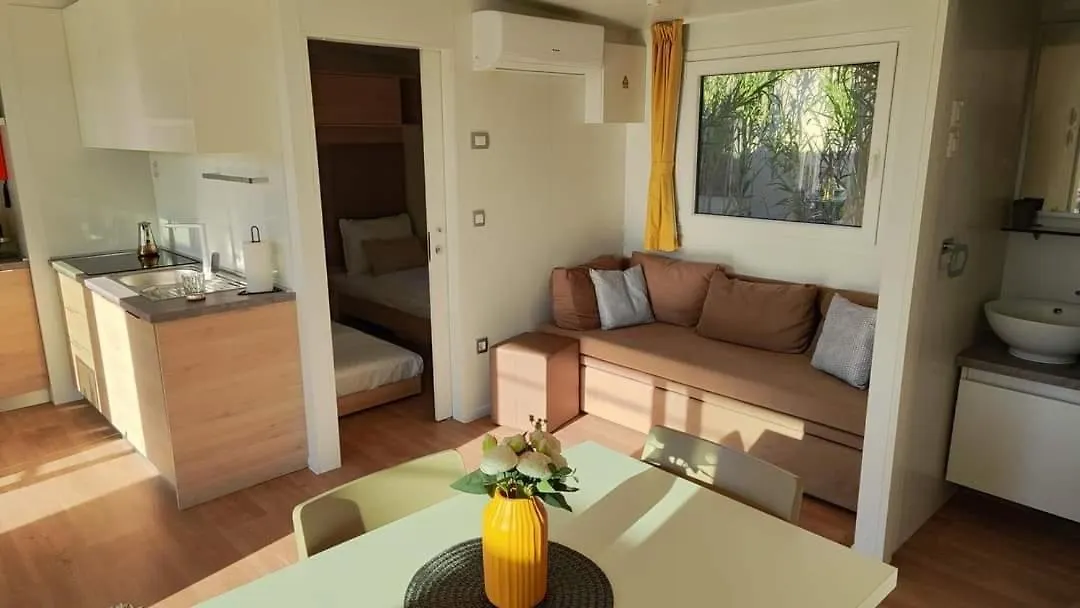 Izzi Mobile Home - Terra Park Spiritos 콜란