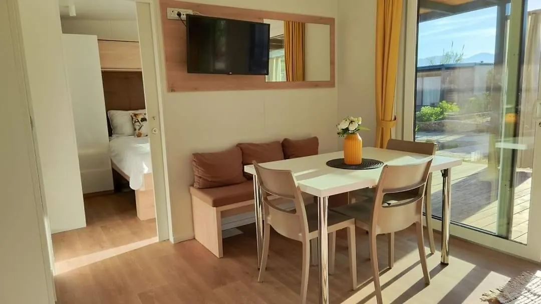 펜션 Izzi Mobile Home - Terra Park Spiritos 콜란 크로아티아